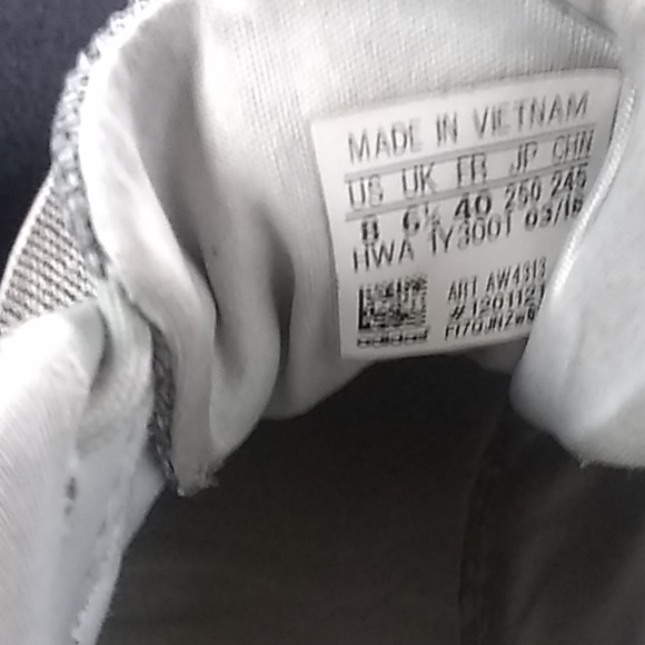 Size eight Adidas shoes - Picture 3 of 3